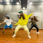 Disha Patani Instagram - Just chilling 🐸 Choreography @alisha__behura @ankan_sen7 🥰❤️❤️ dancing with my beauty @dimplekotecha ❤️ #tapin @saweetie