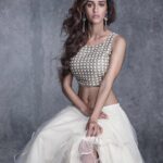 Disha Patani Instagram - Photo by @rahuljhangiani makeup @flaviagiumua hair @marcepedrozo styling @pranavhamal ❤️❤️