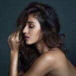 Disha Patani Instagram - Thank you @rahuljhangiani hair @marcepedrozo makeup @flaviagiumua styling @pranavhamal ❤️❤️