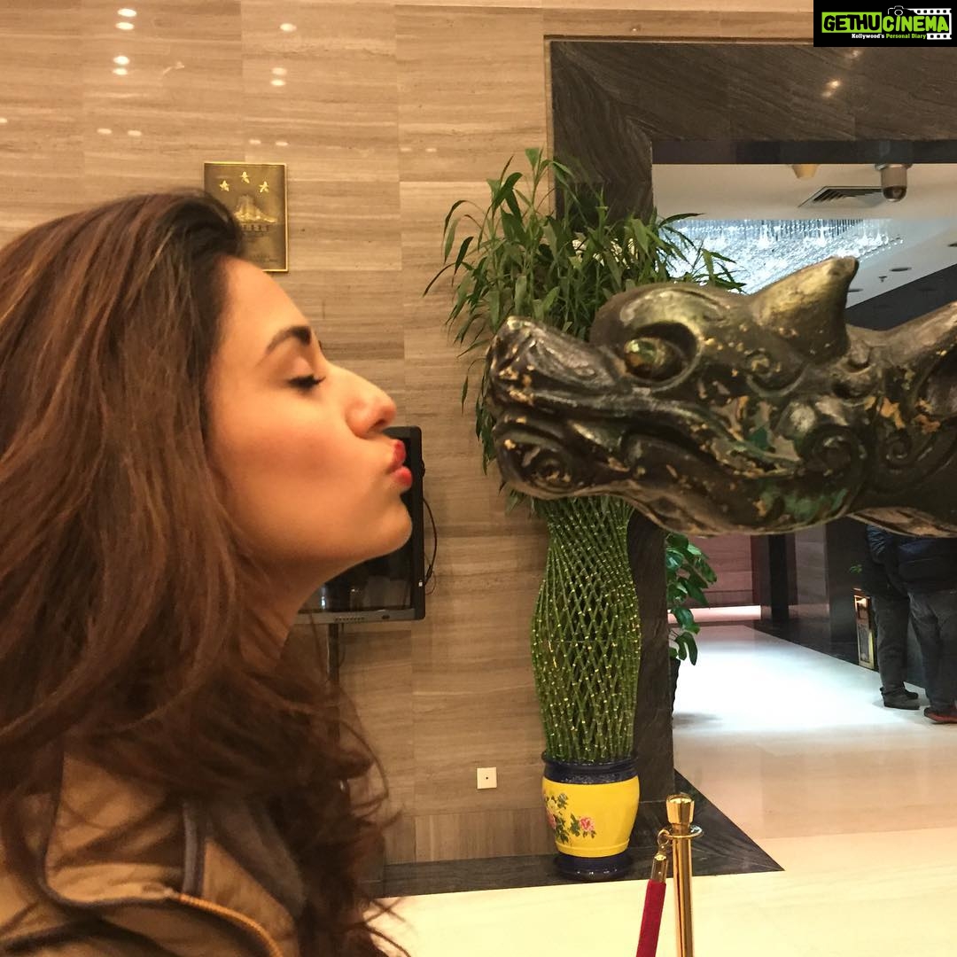 Disha Patani Instagram - Happy new year ❤️❤️ may life kisses on your lips 🌹🌹🌹🌹 god bless all ❤️🌺