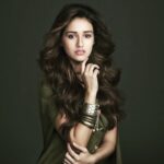 Disha Patani Instagram - Thank you @rahuljhangiani for the beautiful picture @marcepedrozo marciiii my bro for sexiest hair @flaviagiumua for beautiful makeup ❤️🌺😊 styling @pranavhamal ❤️❤️❤️❤️❤️❤️