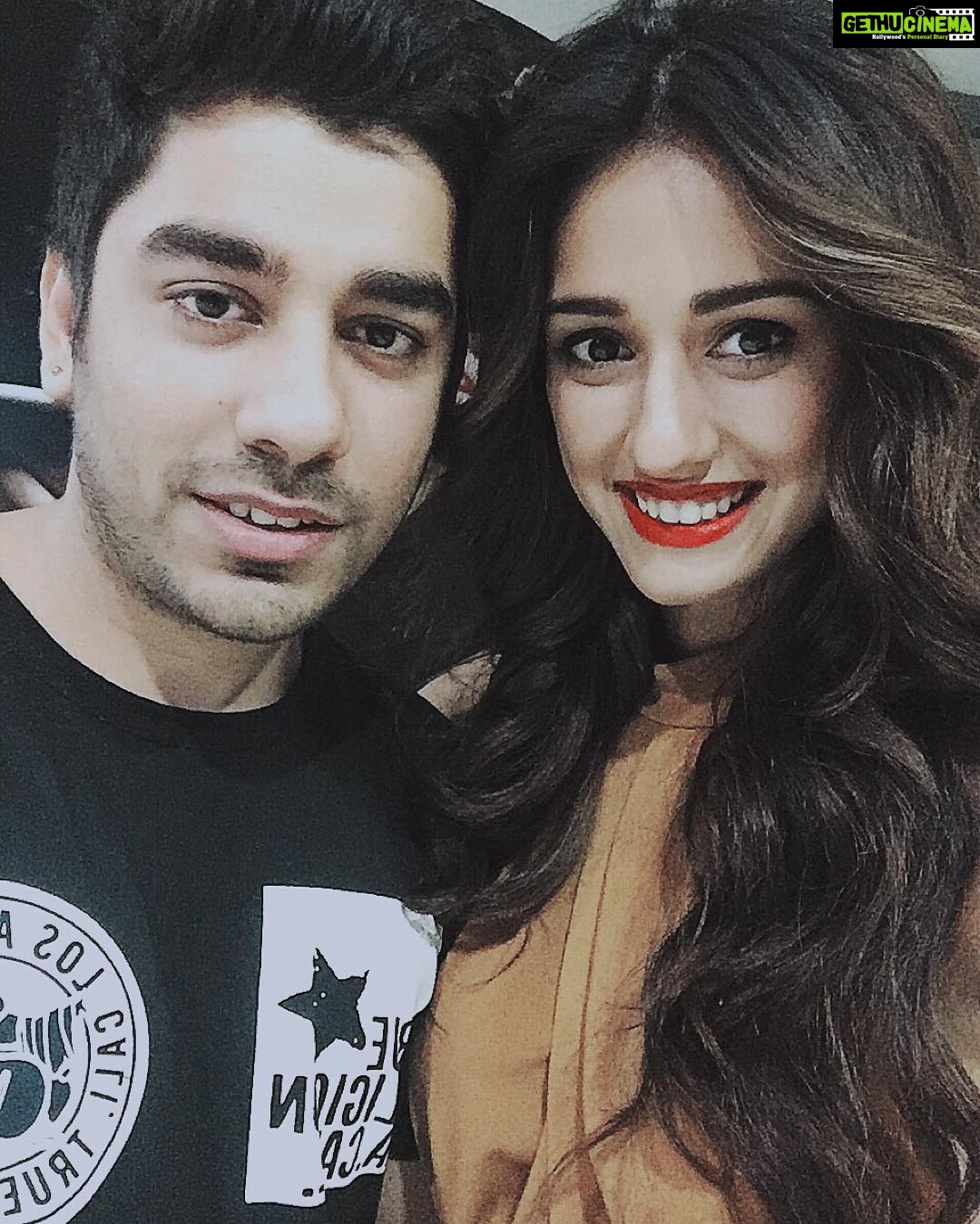 Disha Patani Instagram - Shooting with this super talented @rahuljhangiani ππππΊπΊπΊ makeup @flaviagiumua and hair @marcepedrozo my dream team β€οΈβ€οΈβ€οΈβ€οΈβ€οΈ