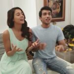 Disha Patani Instagram - With this cutiee @kalidas_jayaram soo good too see you again! And how could we forget to flaunt our super awsomeee singing ability (bear with us) 😜😜 dop/makeupandhair by @vipulcbhagat ❤️❤️