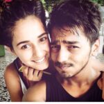 Disha Patani Instagram – With my adorable gurujiiii #dance#life#hersheysssss#cutestar @hvardhankhemka #middlebeatdancecompany #toabhmanagement