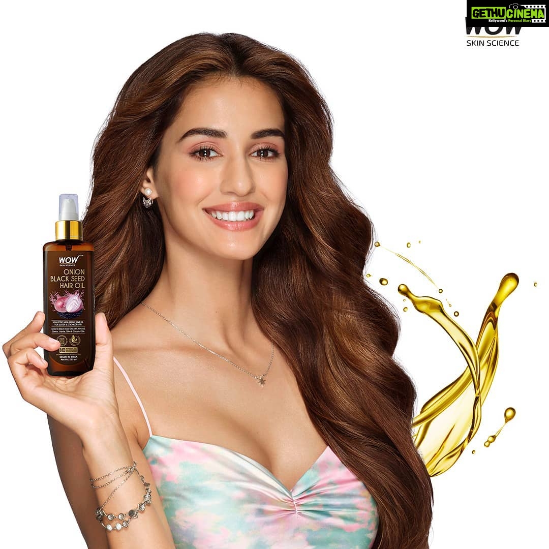 Disha Patani Instagram - This winter I need a good ol’ champi with my @wowskinscienceindia Onion and Black Seed Hair Oil - it helps strengthen & nourish my hair keeping the dryness and dandruff away. Have you tried it yet? #WOWSkinScienceIndia #OnionCareForYourHair #NatureInspiredBeauty #PamperWithWOW