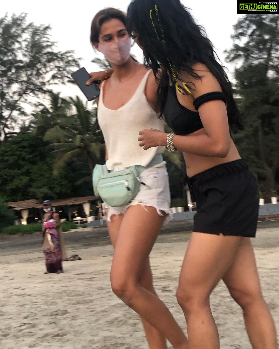 Disha Patani Instagram - Happy b’day dubbu, my biggest inspiration ❤️🌸 keep shining my big sis❤️ love youuu🌸❤️