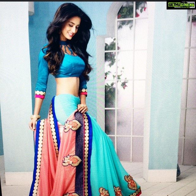 Disha Patani Instagram - I just love the colours in this picture 😊😍