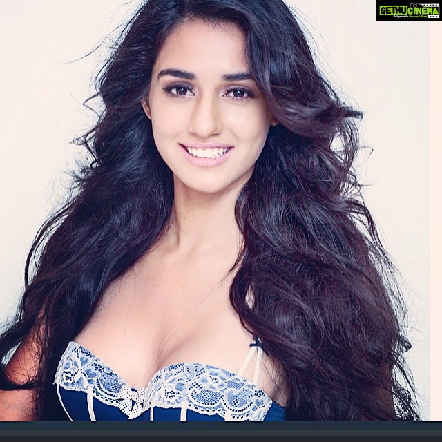 Disha Patani Instagram - Photo by @claudioweyll makeup and hair by @marcepedrozo 😊😊