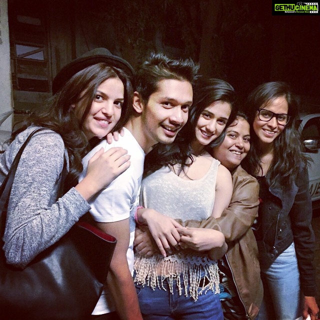 Disha Patani Instagram - With my people #family#eagles#lovethem#alwaystogether#mommy#nalle#haddi#snehu @natasastankovic__ @sangeetasikdarbhatia @subhransu.biswal @madhusneha6