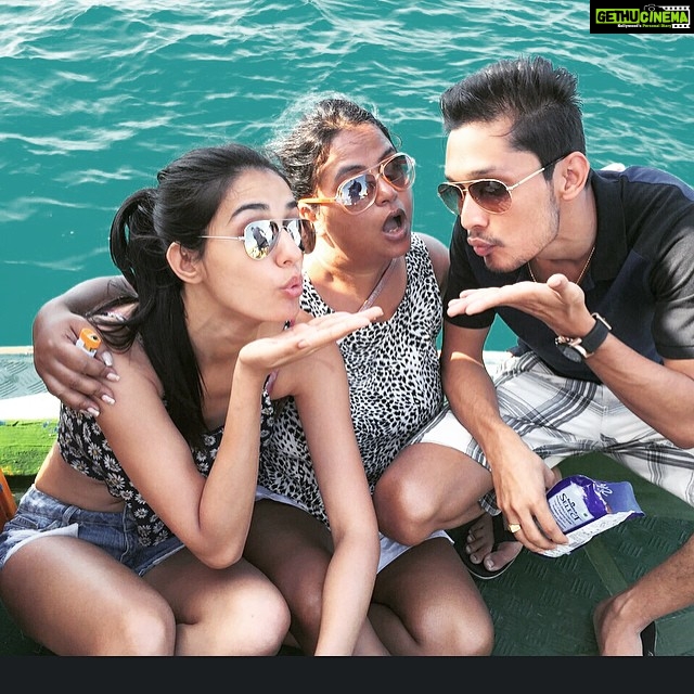 Disha Patani Instagram - This is the pappi song 😜😜😜😜 with my beauties 😃😃