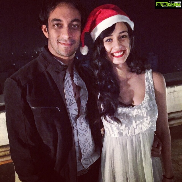 Disha Patani Instagram - With my santa #throwback#christmas#sammy#angel๐#mypeople๐๐๐#smile#pose#๐