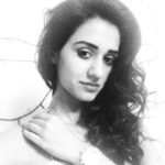 Disha Patani Instagram – Sketch #vella panti #b&w 😊