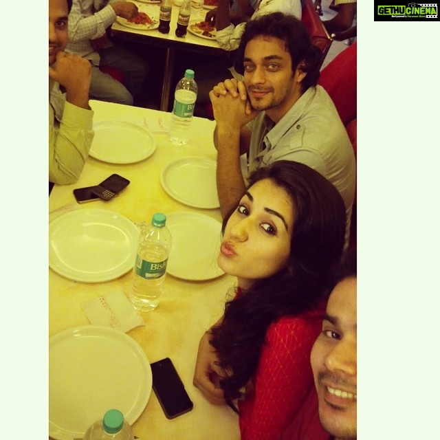 Disha Patani Instagram - @samirmerchant888 @preity1411 @aj@ sadiq###### mohammad ali road# food# yummm 😋😋😋