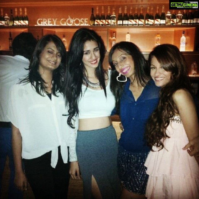 Disha Patani Instagram - Grls night out 😘😘😘😘 @preity1411 @sherrylwiltshire!! @ mansiii !! Love u grls!!