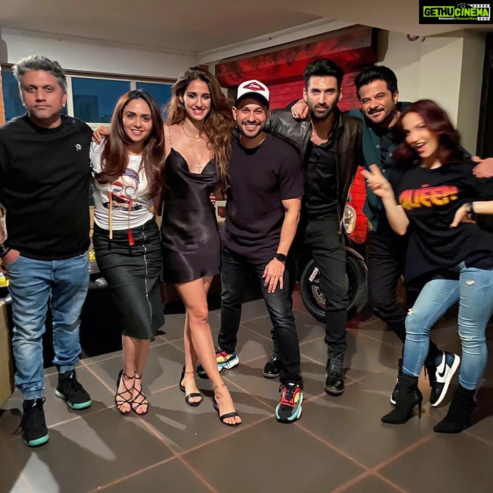 Disha Patani Instagram - valentine’s day with my best people❤️❤️#malang❤️