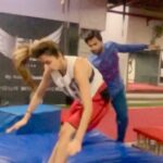 Disha Patani Instagram – This is how not to do a front flip🙈💀 #donttrythisathomefolks and ofcourse rehearsing for a dance song in malang with a broken knee 😫😫😭👻