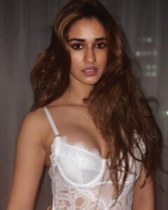 Disha Patani Instagram - ⛄️❄️ happy new year to everyone, may god bless all with love💓