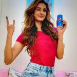 Disha Patani Instagram - Weekend chilling with my favourite things #swag #pepsi #harghoontmeinswag🤘
