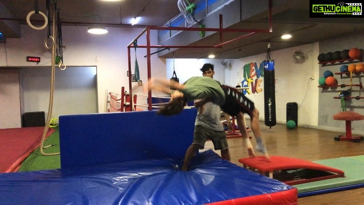 Disha Patani Instagram - First attempt to a self backflip, still need to make it much cleaner but atleast the fear is gone🙏 everyday makes a difference 💪🏽 (also me being the stubborn me🤪)