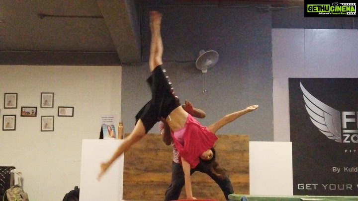 Disha Patani Instagram - Training after ages with my trainer @nadeemakhtarparkour88 @flyzonefitness_ 💪🏽❤️