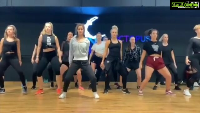 Disha Patani Instagram - Had a blast while shooting for the Pepsi music anthem🤟Are you guys ready for the hookstep challenge🤟Send me your versions! @pepsiindia @tigerjackieshroff @badboyshah #hookstepchallenge #swagstepchallenge #harghoontmeinswag