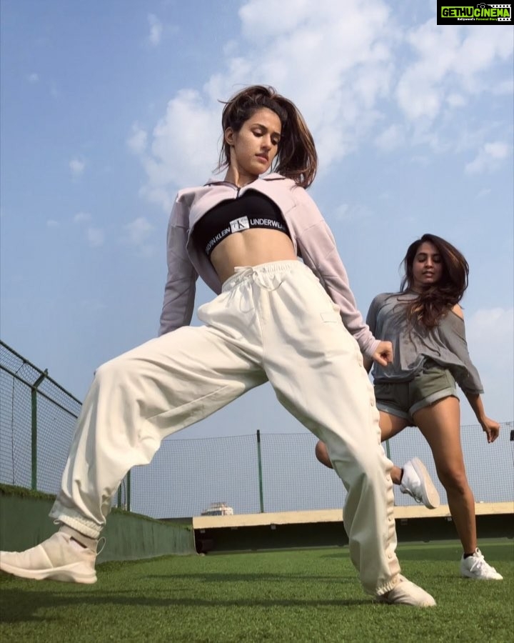 Disha Patani Instagram - #justchilling with @dimplekotecha 👯♀️🌸 in love with this new track #cantgetenough ❤️