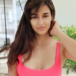 Disha Patani Instagram - When you are too lazy to open both 👀 🤪❤️