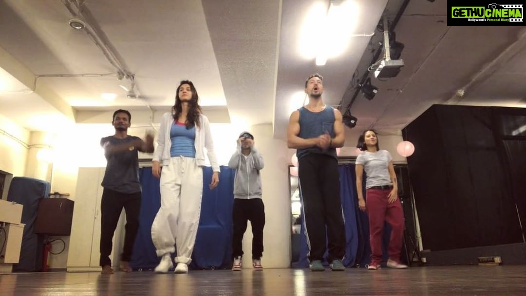Disha Patani Instagram - @tigerjackieshroff @jamesdance_ @yo_bailando @swainvikram choreography @ricardowalkermj ❤️🤗 wearing @pumaindia