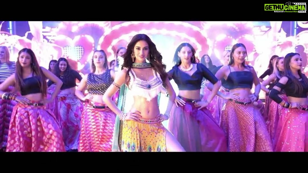 Disha Patani Instagram - This one’s already my favorite! ❤💃🏻 #Mundiyan OUT NOW. @tigerjackieshroff #SajidNadiadwala @khan_ahmedasas @Nadiadwalagrandson @FoxStarHindi @Tseries.official #Baaghi2onMarch30