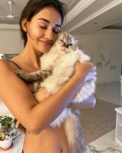 Disha Patani Instagram - My jasmine and keety 🌸