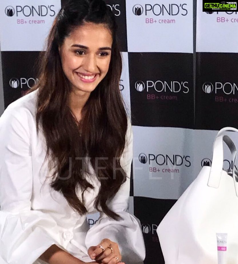 Disha Patani Instagram - @ponds_india press meet styling @aasthasharma612 makeup @flaviagiumua hair @marcepedrozo ❤️❤️❤️❤️
