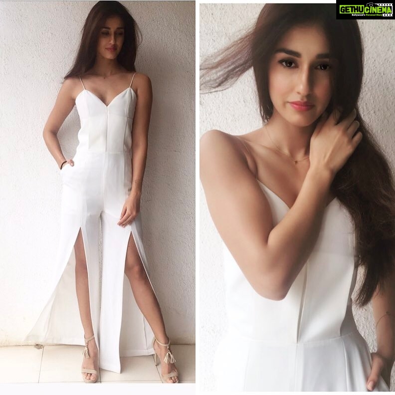 Disha Patani Instagram - Today @komal_nahta interview styling @leepakshiellawadi makeup and hair by your's truly ❤️😉🌸