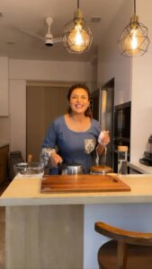 Divyanka Tripathi Instagram - I was never so interested in pots & pans until I found a true purpose for them!

#Cooking #Instruments #Bajao #PlayItInYourStyle #Reels India
#TrendingReel #ViralVideo #divyankatripathidahiya 

@sajke.in 👗