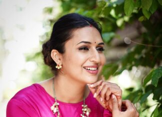 Divyanka Tripathi Instagram - 'इश्क़ में हूँ' या 'मैं इश्क़ हूँ'? @labelkanupriya @the_jewel_gallery Make up @sharukh_rocks902 @stylingbyvictor @sohail__mughal___ #WordPlay
