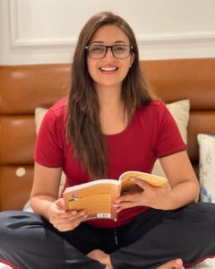 Divyanka Tripathi Instagram - Missing this and missing him.

(Reading - 'Sirf Nakshe Kadam Reh Gaye' by Late Sri Shyam Munshi ji, a good read on Bhopal, it's history and interesting anecdotes)