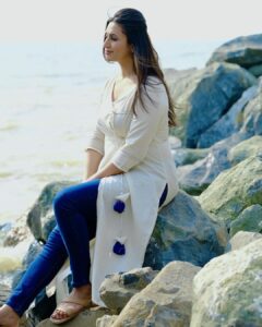 Divyanka Tripathi Instagram - From the City of lakes to the Ocean city...my constant in life is Aqua.
So much in love with it that I wonder what if really someday Earth ends like science fiction movies and we have to shift base to Mars?
Can you imagine yourself without H2O bodies around you?

Stay Eco-friendly please.

@ghoomarjaipur_
@stylingbyvictor 
@sharukh_rocks902