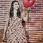 Divyanka Tripathi Instagram - पहले दिल जीतने कि होड़ सी थी. अब दिलों से खेलते हैं.