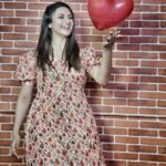 Divyanka Tripathi Instagram – पहले दिल जीतने कि होड़ सी थी.
अब दिलों से खेलते हैं.