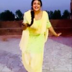 Divyanka Tripathi Instagram – In Patiala, grooving on Song Patiala, wearing suit Patiala! 😉🤘
Only thing missing is Patiala Peg?🤣🙊
#WakhraSwag #Patiala
#divyankatripathidahiya