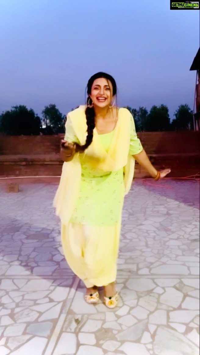 Divyanka Tripathi Instagram - In Patiala, grooving on Song Patiala, wearing suit Patiala! 😉🤘 Only thing missing is Patiala Peg?🤣🙊 #WakhraSwag #Patiala #divyankatripathidahiya