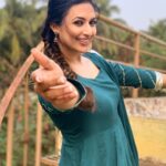 Divyanka Tripathi Instagram - New beginning start with an ending! Don't quit yet. Chalo...tum ko le kar chalun... Outfit @baisacrafts @stylingbyvictor @sohail__mughal___
