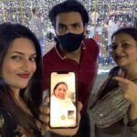 Divyanka Tripathi Instagram - Christmas and family 🤩 #ChristmasDay