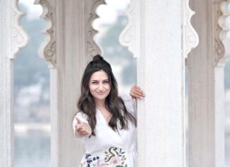 Divyanka Tripathi Instagram - 🤍 @onlythefamily.in @viralmantra @stylingbyvictor @sohail__mughal___ Udaipur - The City of Lakes