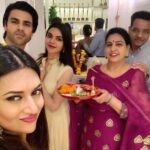 Divyanka Tripathi Instagram – During festivities achieving perfect family pictures can be really challenging where everyone remains absolutely still at the same time!
Here’s one on the verge of perfection by when @VivekDahiya got bored and my smile was almost forced!😛🙈
#HappyDiwali and #HappyBhaiDooj to you all!😊♥️