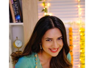 Divyanka Tripathi Instagram - Happy Diwali to you!😍🎉 Outfit @label_shivanisabharwal @oakpinionpr Earring @rubansaccessories Styled by @stylingbyvictor @sohail__mughal___ Pictures @akshay_boomerang