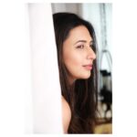 Divyanka Tripathi Instagram - Women in our society- Empowered or Impoverished? This write up is a vent out after reading diverse news in recent times. I am apalled by a chronic behaviour pattern! The moment you see a woman smiling after her beau or even ex's demise you call her cold hearted. If she fights for her rights you call her insane; dare she not post a picture when the husband is ailing, she'll be tagged as inane. In any scandal she'll be the easiest target and if she's raped, you demean her citing she was inappropriately dressed/ belonged to a sect/ had boyfriends/ partied too much or had liquor. And makeup is definitely forbidden in any above circumstances as that reflects on her low character! What's becoming of our society? Are we really more evolved than the 'Sati-Pratha' era? Unless we stop 'witch-hunting', none of this will end! Before blaming the political system, law makers and the police, let's face the mirror. It's our society's fault-- hogging on gossips, tarnishing people insensibly, forgetting that judgemental remarks leave a deep impact on the receiver's soul. Freedom to speech & expression is a tool of modern times. Let's not destroy humanity with this unparalleled weapon. वरना यह सिर्फ 'बंदर के हाँथ में उस्तरा' बन कर रह जायेगा.