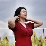 Divyanka Tripathi Instagram – थोड़ा सा रफू कर के देखिये न,
फिर से नयी सी लगेगी,
ज़िंदगी ही तो है .

-गुलज़ार 

#ZindagiGulzarHai
#VivekDahiyaPhotography
@vivekdahiya