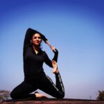 Divyanka Tripathi Instagram - We were almost #YogaBinging when we were in Bhopal last time. Here's a #MiniPhotoAlbum! #HappyInternationalYogaDay to you all. 🙏 @divyankaartacademyindia @manchbharat @themarksaloon #ScorchingHeatPeaceWithin #YogaKaroNa Bhopal, Madhya Pradesh