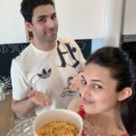 Divyanka Tripathi Instagram – Today’s uber quick 10 minutes yummy Paneer bhurji!! #EnjoyingChefMode
#DiveksFirst