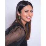 Divyanka Tripathi Instagram – Home bound😬… yet smiling!😁